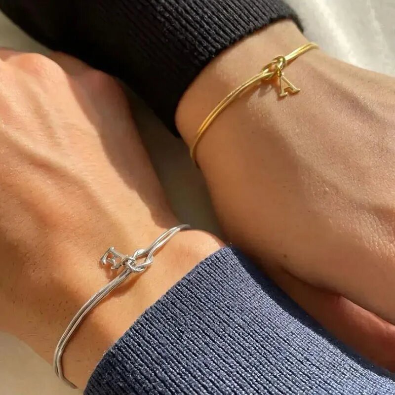 Buchstaben-Armband mit Knoten